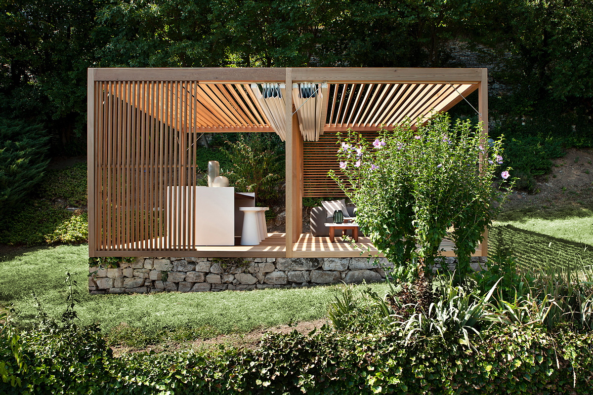 Деревянная двузонная пергола